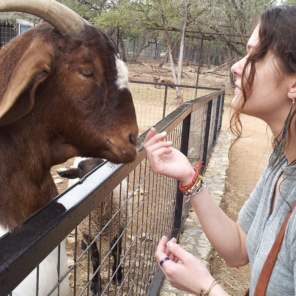 Meet your Posher, Emilie